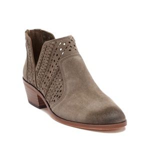 Vince Camuto Prasata bootie size 8.5 in Foxy